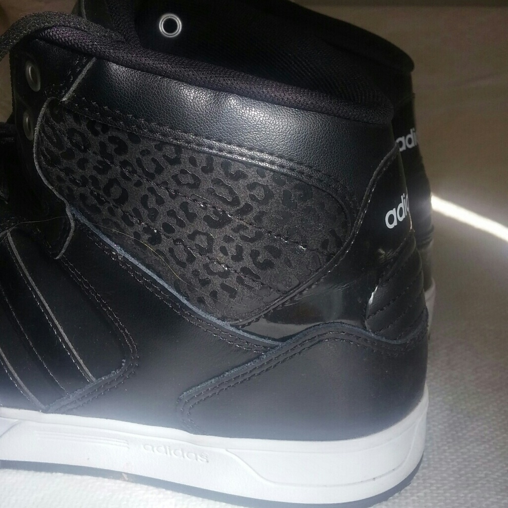Adidas Sneakers
